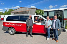 Teamfoto an Alexianer-Bulli